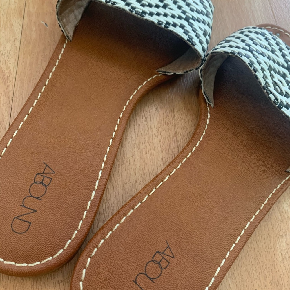 Sandals - Picture 2 of 3